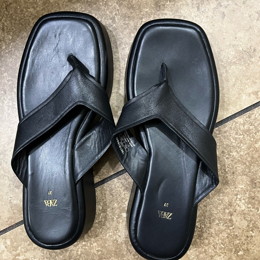 NWOT Black leather sandals